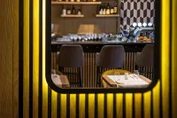 Hotel Platinia - 5-Star