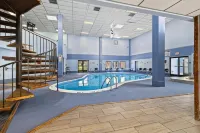Cozy 2 bedroom condo walking distance to slopes hot tub,pool,gameroom,gym.
