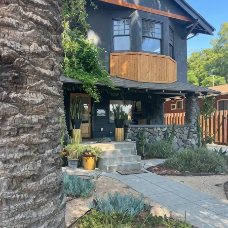 Charming 1-bedroom house with WiFi and AC in Pomona