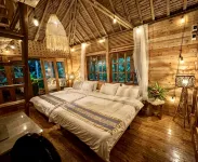 Sundown Farm Stay | Pinewood Villa with Pool - maisons de vacances