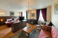 CHRES Hotel dekat Kuil Tosa