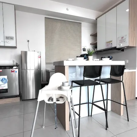 Georgetown Urban Suite | Family | Skypool I SeaView