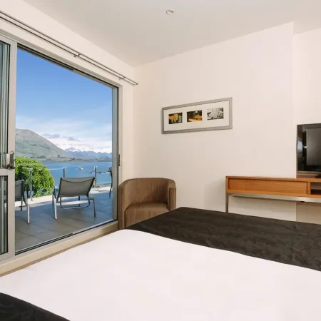 Lakeside Apartments