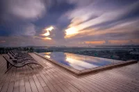 Maayo Hotel - Kolam Renang