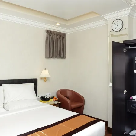 Hotel Bond