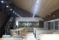 Francis Phillip Motor Inn and the Lodge