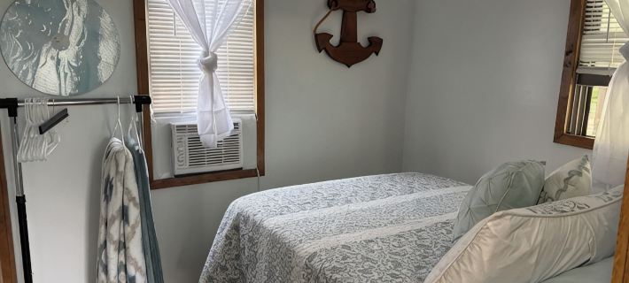 "Beachy Bungalow" cottage in  Harbor Beach - Perfect getaway spot 허런 카운티 호텔