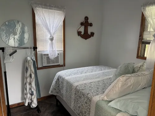 "Beachy Bungalow" cottage in  Harbor Beach - Perfect getaway spot