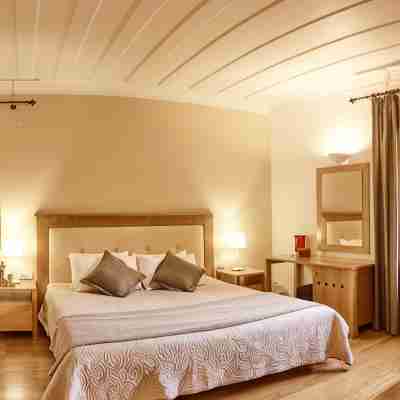 Superb waterfront villa with private pool, jetty, motorboat included and sauna Rooms