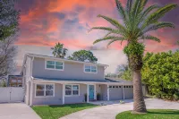 Waterfront Resort with screened HEATED POOL nestled in secluded Tampa Shores! - Homestays
