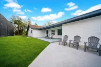 Luxury Tropical Pool Villa – Spacious Escape for Large Groups, Sleeps 22+ - Villas