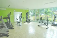 Casa Serena Beachfront Condo - 3BRM-Ocean + Mountain Views-Beautiful-Sleeps 2-6 - Gym