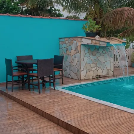 Beach house with pool, weekends and holidays
