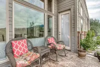 Mt. Adams View, Trails, River View, Pets OK, Walkable to Downtown - 4-Star