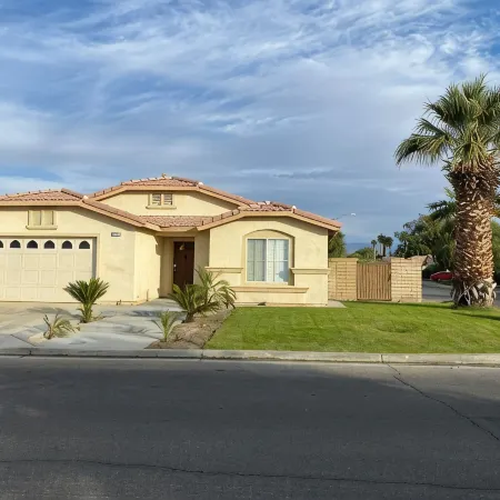 Walking distance to Stagecoach and Coachella Valley Music Festival.