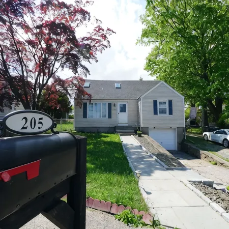 Norwalk Spacious Stay – Entire House + Fenced Yard + Parking + Laundry + Updated