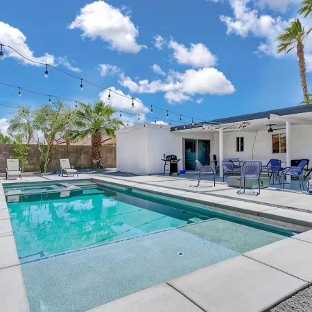 CASA DE ORO -Charming 3-bedroom house in Bermuda Dunes with pool, fire pit