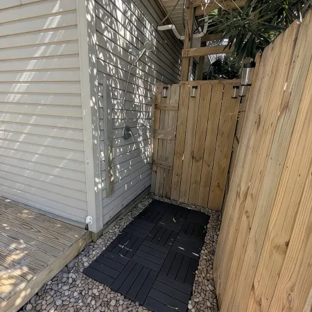 Pelican's Loft: Steps from the Beach Access