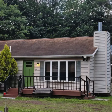 Poconos Mountains Papa Bear House Cozy 3 bedroom Escape Retreat