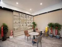 โรงแรมเดเลนี (จัตุรัสสี่พฤษภาคม ชิงเต่า เวียงจันทน์ซิตี้) โรงแรมใกล้จัตุรัสสี่พฤษภาคม