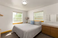 West Side Gem │Two King Suites │Walk Everywhere │Hot Tub │Large Living Space - بوتيك