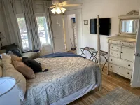 Oma's House on Orange  (Pet Friendly) - 방갈로