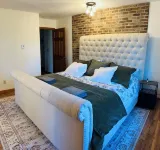 Spacious 4-bedroom house with private access to river in Willow River State Park - Homestays