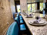 Eliot’s Ness’t: Modern Loft Downtown Hot Springs for 6! - avec sources thermales