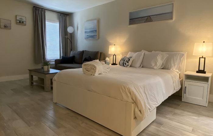 Premier Waterfront Room, Tiki Bar & Grill, Live Music, Pool, Gym, Kitchenette
