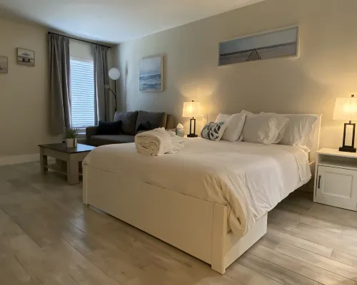 Premier Waterfront Room, Tiki Bar & Grill, Live Music, Pool, Gym, Kitchenette Hotels in Whitfield