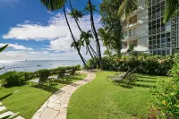 Spacious 2 Bedroom Oceanfront Condo with Full Kitchen Wrap around' Lanai Hotels in Diamond Head