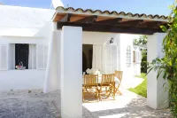 Simple Holiday Home Corb Mari, Sleeps 6, Pool and Garden, 200 Meters from Beach - 2-Sterne