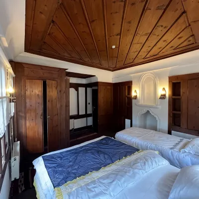 Sari Konak Otel Hotels near Hidirlik Tepesi