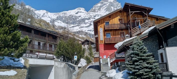 Ski Chalet Cervinia Martino Ski-in-Ski-Out 8p Apartment Sunny Spacious Wifi Hotele w: Valtournenche
