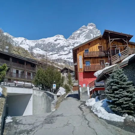 Ski Chalet Cervinia Martino Ski-in-Ski-Out 8p Apartment Sunny Spacious Wifi