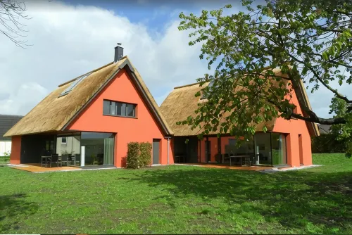 Thatched roof meets modernity, lake view; sauna, garden and much more...