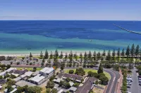 Beachside 880  beachfront luxury Apartment with Sunset views from the balcony. - Apartments