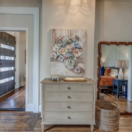 Historic 1880 1-Bedroom Downtown Apartment