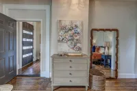Historic 1880 1-Bedroom Downtown Apartment - 3-Star