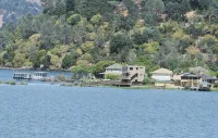Kelseyville Lakefront Luxury! 3 Story, 3 Br/2B Private Dock Next to Hot Springs - con encanto