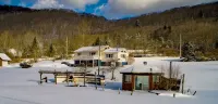 Family & Friends Retreat w/HotTub, Amazing Views, 5 big bedrooms & 14 acres - 木屋