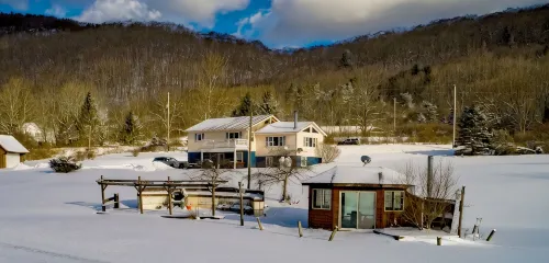 Family & Friends Retreat w/HotTub, Amazing Views, 5 big bedrooms & 14 acres - Chalets