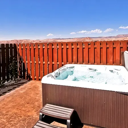 DW6 Private Hot Tub, En-Suite Bathroom for Each Bedroom, Near Arches Park!