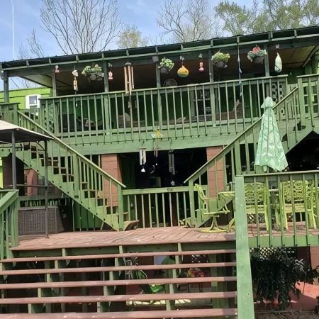 MARGARITAVILLE BY THE SUWANNEE RIVER & ROYAL SPRINGS PET FRIENDLY