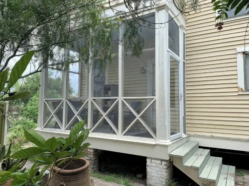 Historic Charm- Modern Amenities Downtown Brownsville. Close to SPI, Space X - 4-Star