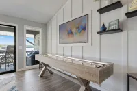 Lakefront - King Bed - Shuffleboard - Salt Water Pool - Views - 3 ดาว