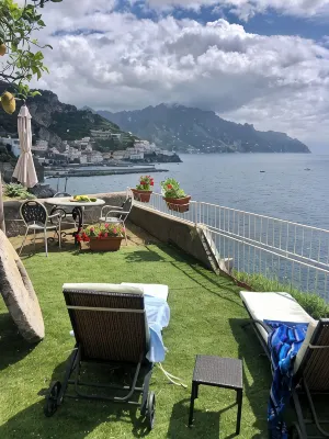 Exclusive abode overlooking the sea just minutes from the center of Amalfi. - Condos