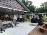“Leroy” One of the 5 Tiny Cabins on the Osage River - Hytter