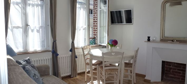 French Charm.  Charming 40-Square-Meter Apartment. Отели в г. Онфлер