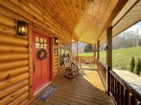 Luxury cabin with a million dollar view and hot tub - Chalets